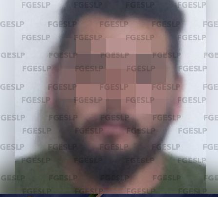 POLICÍA INVESTIGADORA DETIENE A SUJETO CON UN CUCHILLO Y DROGA EN SGS
