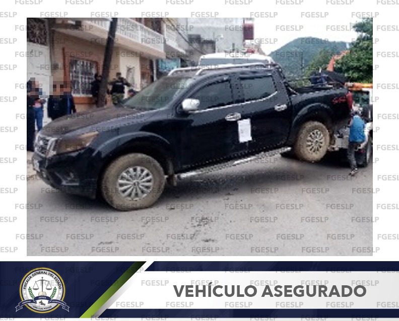 FISCALÍA EFECTUÓ UN CATEO Y RECUPERÓ UNA CAMIONETA ROBADA EN TAMAZUNCHALE FISCALÍA EFECTUÓ UN CATEO Y RECUPERÓ UNA CAMIONETA ROBADA EN TAMAZUNCHALE