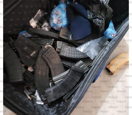 EN CATEO FISCALÍA ASEGURA ARMAS, DROGA Y EQUIPO TÁCTICO EN MATLAPA