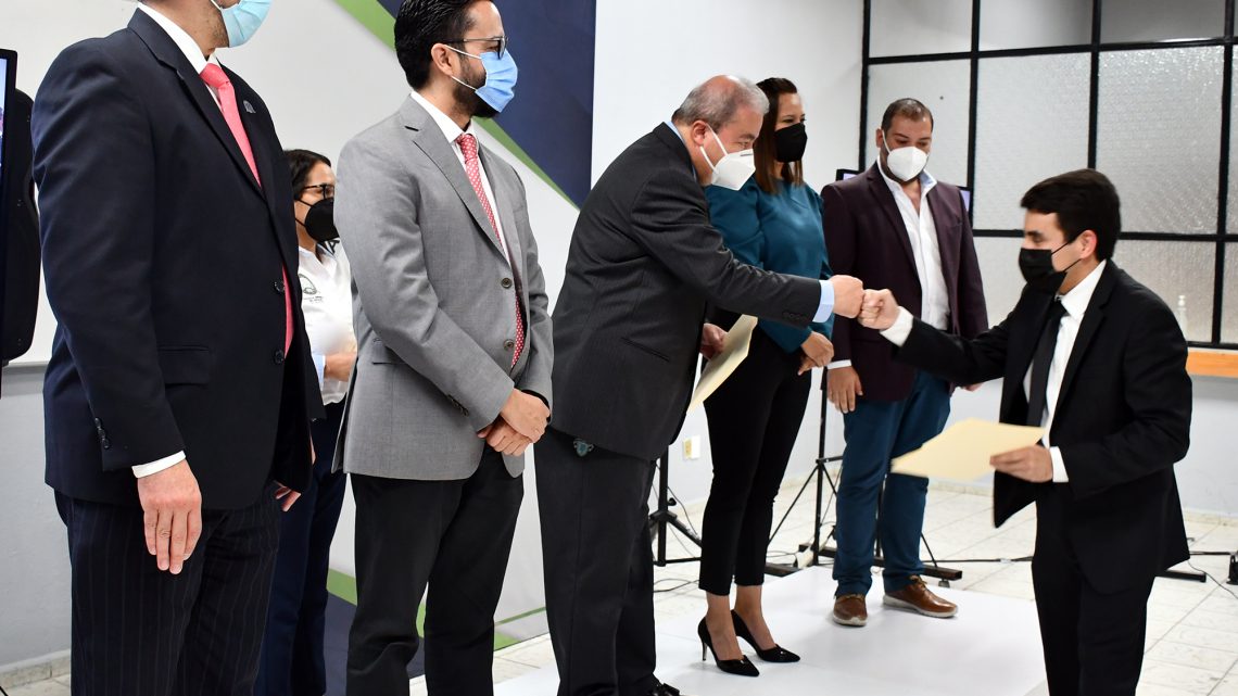 FGE ENTREGA CONTANCIAS DE CAPACITACIÓN AL CENTRO DE EVALUACIÓN Y CONTROL DE CONFIANZA FGE ENTREGA CONTANCIAS DE CAPACITACIÓN AL CENTRO DE EVALUACIÓN Y CONTROL DE CONFIANZA
