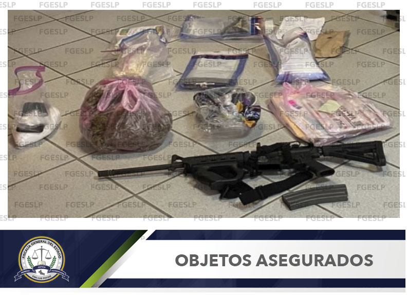 FISCALÍA ASEGURÓ EN UN CATEO MÁS DE 71 KILOS DE DROGA Y UN ARMA LARGA FISCALÍA ASEGURÓ EN UN CATEO MÁS DE 71 KILOS DE DROGA Y UN ARMA LARGA