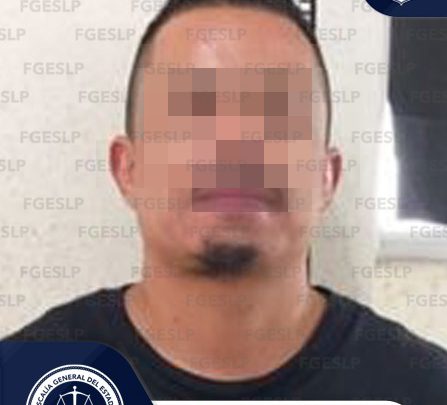 FISCALÍA DETIENE A UN HOMBRE POR ROBO A UNA PERSONA EN ESTACIONAMIENTO DE UN MERCADO