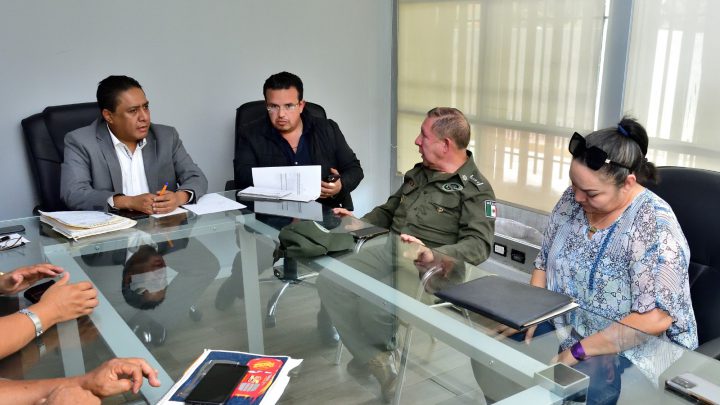 FISCALÍA ATIENDE A TAXISTAS EN LA CIUDAD CAPITAL
