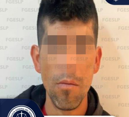FGE DETUVO A UN HOMBRE POR CONDUCIR UN VEHÍCULO ROBADO EN SLP