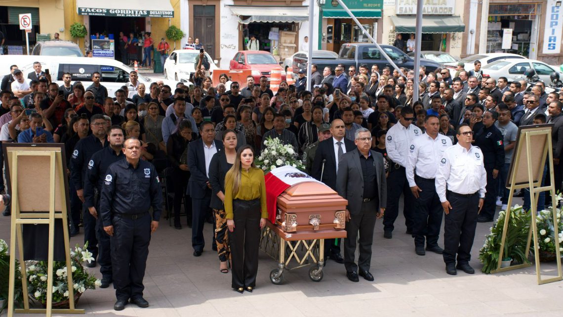 RINDEN HOMENAJE PÓSTUMO A POLICÍA DE INVESTIGACIÓN RINDEN HOMENAJE PÓSTUMO A POLICÍA DE INVESTIGACIÓN