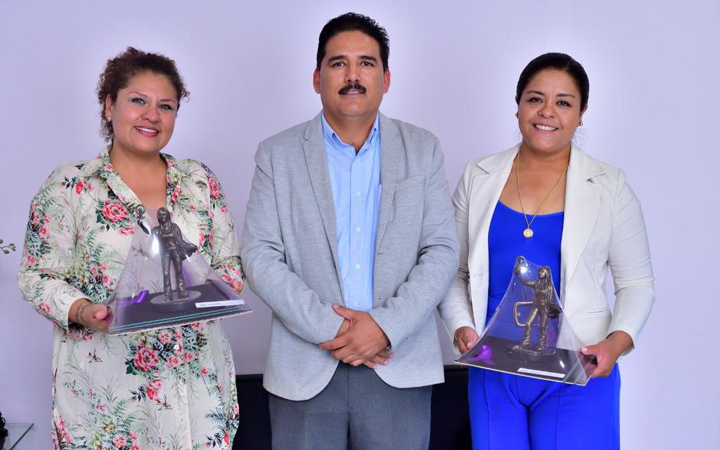 CEEAV ENTREGA RÉPLICA DE MEMORIAL DE VICTIMAS POR 14M A LA FISCALÍA GENERAL DE ESTADO CEEAV ENTREGA RÉPLICA DE MEMORIAL DE VICTIMAS POR 14M A LA FISCALÍA GENERAL DE ESTADO