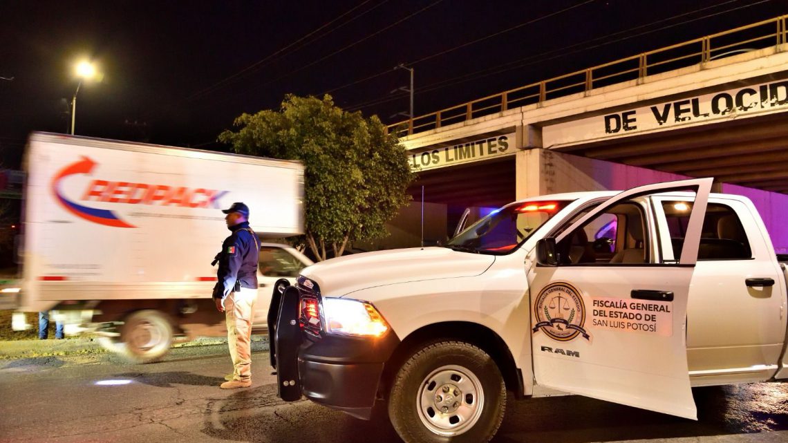 FISCALÍA DE SLP ASEGURA SEIS UNIDADES EN OPERATIVO RASTREADOR EN LA CAPITAL POTOSINA FISCALÍA DE SLP ASEGURA SEIS UNIDADES EN OPERATIVO RASTREADOR EN LA CAPITAL POTOSINA