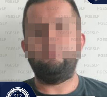 POLICÍA INVESTIGADORA DETIENE EN SLP A CONDUCTOR DE CAMIONETA ROBADA