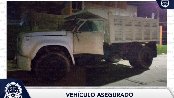 EN LA CAPITAL POTOSINA, POLICÍA INVESTIGADORA LOCALIZA UN CAMIÓN CON REPORTE DE ROBO