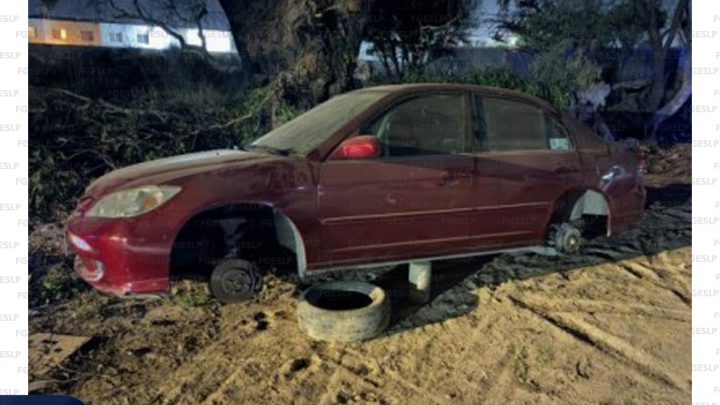 EN COLONIA SIMÓN DÍAZ DE SLP, AGENTES DE PDI ASEGURARON UN VEHÍCULO ROBADO