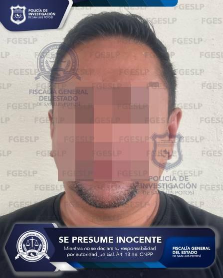 ELEMENTOS DE FGESLP APREHENDEN A LEONARDO “N” POR EXTORSIÓN EN EL ESTADO DE JALISCO ELEMENTOS DE FGESLP APREHENDEN A LEONARDO “N” POR EXTORSIÓN EN EL ESTADO DE JALISCO