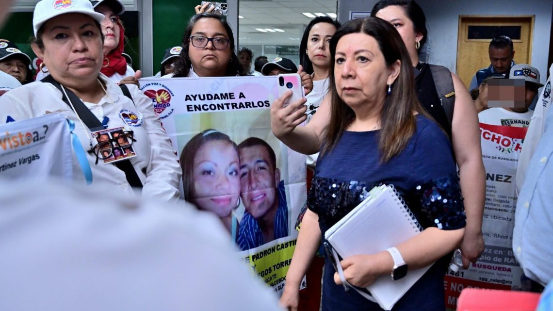 FISCAL GENERAL Y AUTORIDADES ESTATALES ESCUCHAN Y ATIENDEN A MADRES BUSCADORAS DEL COLECTIVO VOZ Y DIGNIDAD FISCAL GENERAL Y AUTORIDADES ESTATALES ESCUCHAN Y ATIENDEN A MADRES BUSCADORAS DEL COLECTIVO VOZ Y DIGNIDAD